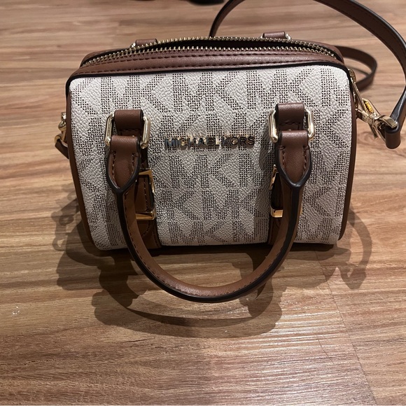 Michael Kors small bag - Picture 2 of 4